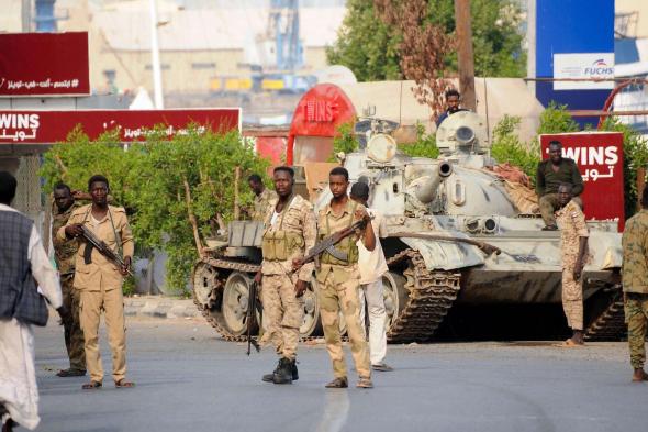 الجيش السوداني: نحقق في مقاطع تظهر جنودا يحملون رأسي قتيلين من الدعم السريع