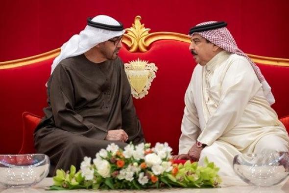 رئيس الدولة وملك البحرين يبحثان العلاقات الأخوية والمستجدات في المنطقة