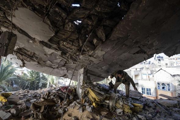 الجيش الإسرائيلي يهاجم أهدافا جديدة في النصيرات ودير البلح في قلب قطاع غزة