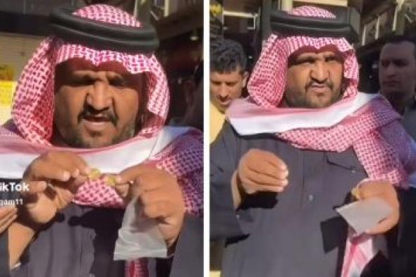 تراند اليوم : شاهد.. حراج على "جنيه ذهب سعودي" في سوق الزل بالرياض