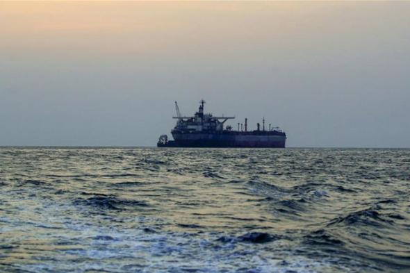 خلال ساعتين.. سفينة أمريكية تتعرض لهجومين قبالة اليمن