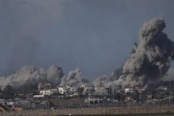 إعلام فلسطينى: الاحتلال يقصف بكثافة مخيم "النصيرات" وسط قطاع غزة