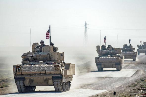 الجيش الأمريكي يخترق الحدود العراقية بقوافل ضخمة لتعزيز قواعده اللاشرعية شرقي سوريا