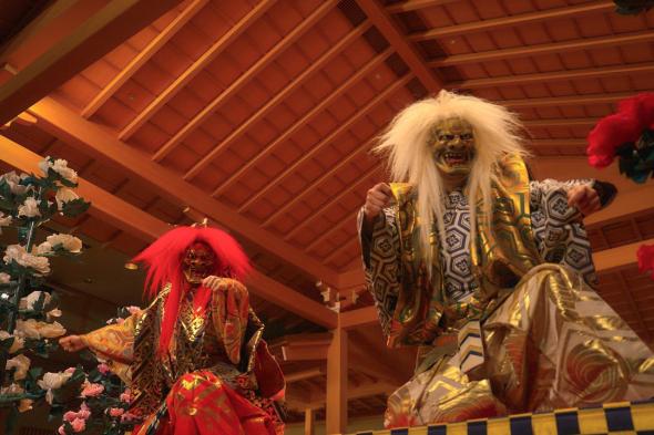 اليابان | رقصة نو ميمونة بمناسبة العام الجديد: عرض مشترك لتاكيدا إيسا ووالدها