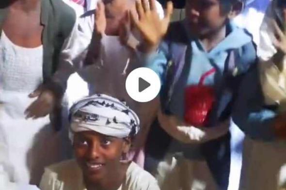 شاهد بالصورة والفيديو.. أطفال سودانيون يتفاعلون بشكل هستيري مع أغنية “ربابة” جميلة (مالك علي أنا ما بتحن)