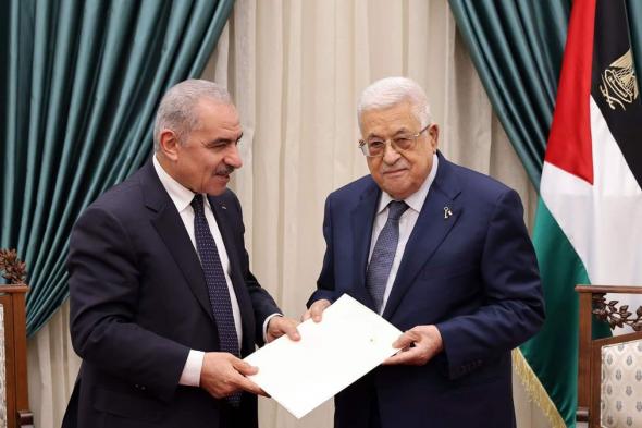 الرئيس الفلسطيني يقبل استقالة حكومة "اشتية"