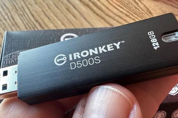 تكنولوجيا: إستعراض لذاكرة التخزين المشفرة Kingston IronKey D500S