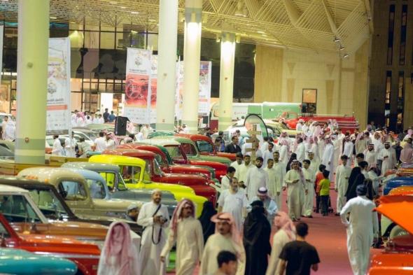 600 سيارة من 8 دول خليجية وعربية في «كلاسيك القصيم»