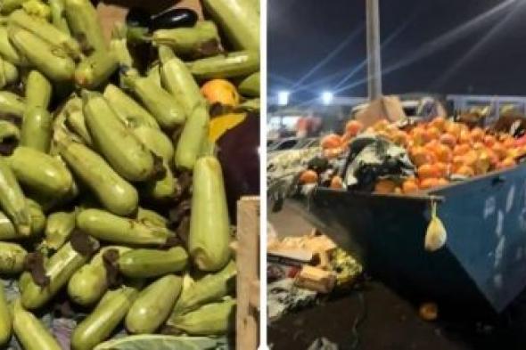 تراند اليوم : شاهد.. مواطن يستعرض كمية كبيرة من الخضروات والفواكه ألقاها عمال داخل حاوية قمامة