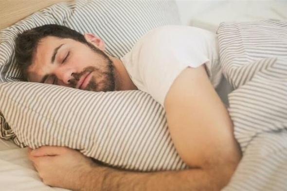 دراسة: سماع الكلمات المريحة أثناء النوم يُهدئ القلب