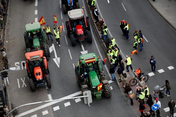 تجدد احتجاجات المزارعين في إسبانيا