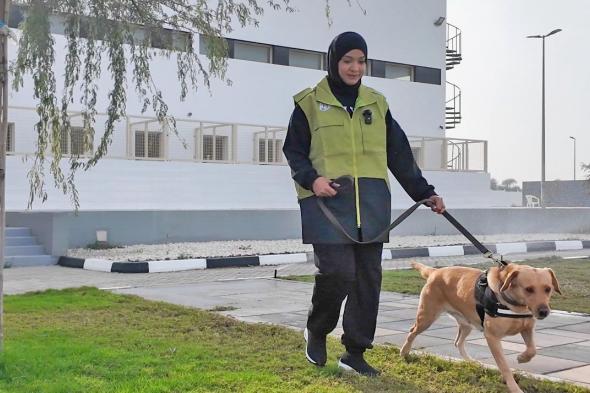 الامارات | مريم الشحي.. أول كادر نسائي في تدريب كلاب الآثر البوليسية بشرطة رأس الخيمة
