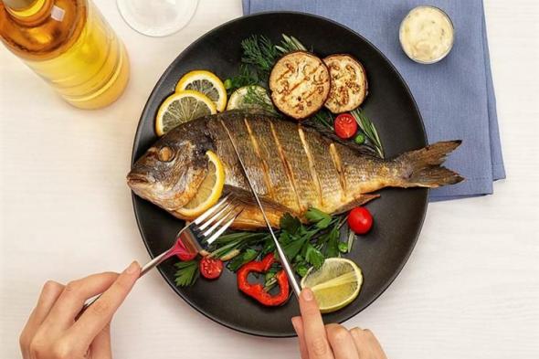 دراسة تكشف.. علاقة تناول الأسماك وخفض أعراض الاكتئاب عند النساء