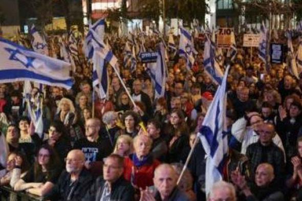 آلاف الإسرائيليين يتظاهرون مطالبين بعقد صفقة تبادل للأسرى