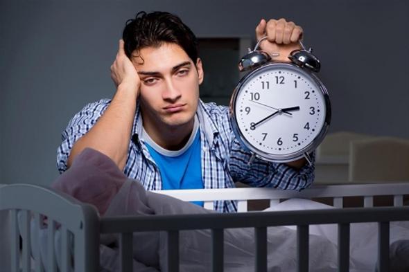 دراسة: قلة النوم تُعيق بناء العضلات لدى الشباب