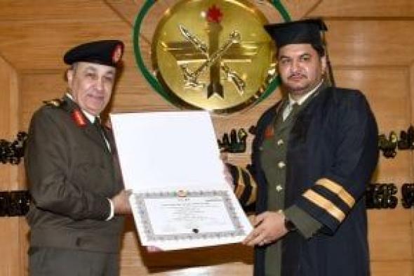 صدام حفتر يحصل على دكتوراه الفلسفة من الأكاديمية العسكرية المصرية