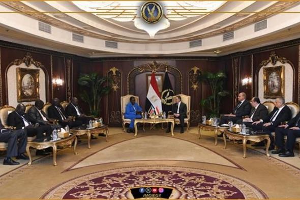 تفاصيل لقاء وزير الداخلية مع نظيرته بجنوب السودان
