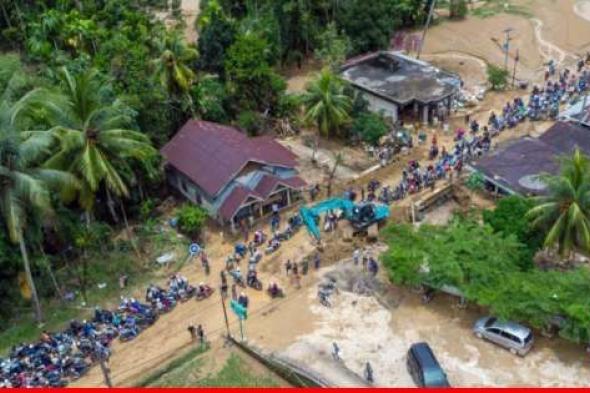 مقتل 19 شخصًا وفقدان 7 آخرين جراء الفيضانات والانهيارات الأرضية في إندونيسيا