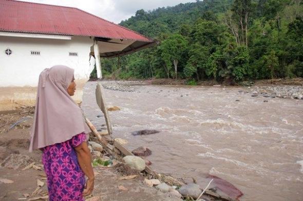 حصيلة جديدة لضحايا الفيضانات بسومطرة الإندونيسية