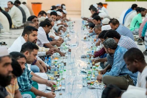 تراحم الباحة توزع 215 سلة غذائية في رمضان للمستحقين