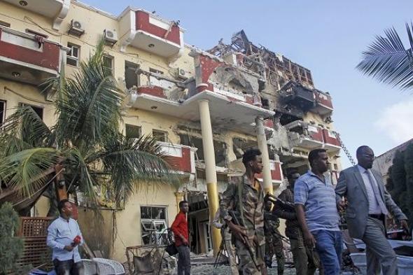 ارتفاع حصيلة القتلى في الهجوم الإرهابي على فندق في مقديشو إلى 8 أشخاص