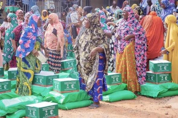 السعودية | مركز الملك سلمان للإغاثة يوزع 210 سلال غذائية في مدينة أكرا بجمهورية غانا