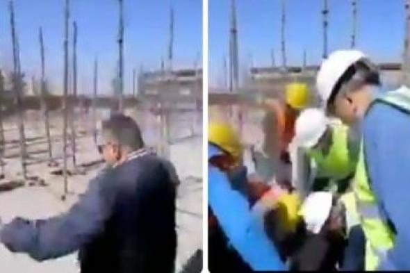 تراند اليوم : " الحقوني"…شاهد: لحظة سقوط المذيع المصري "عمرو الليثي" أثناء إجراء لقاء فوق عمارة تحت الإنشاء