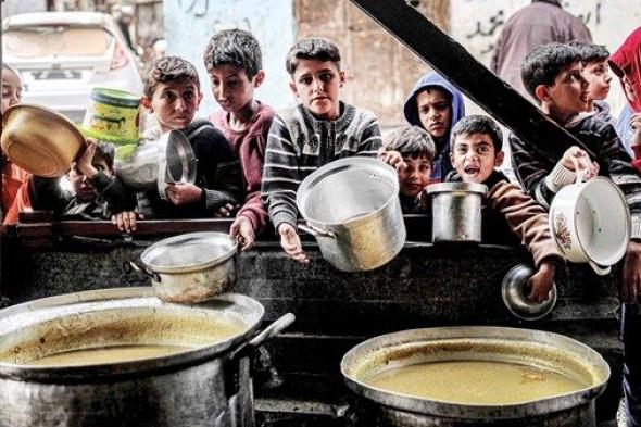 خبراء فلسطينيون لـ«الاتحاد»: الوضع كارثي وأغلب السكان يتناولون وجبة واحدة يومياً