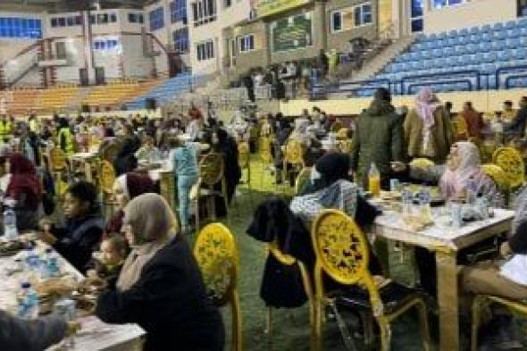 تنظيم إفطار جماعى للعالقين ومرافقى المصابين الفلسطينيين فى شمال سيناء