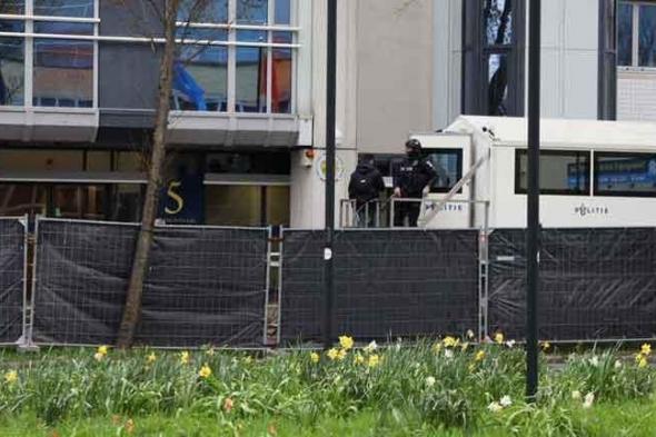 إخلاء السفارة الإسرائيلية في لاهاي بعد الهجوم عليها