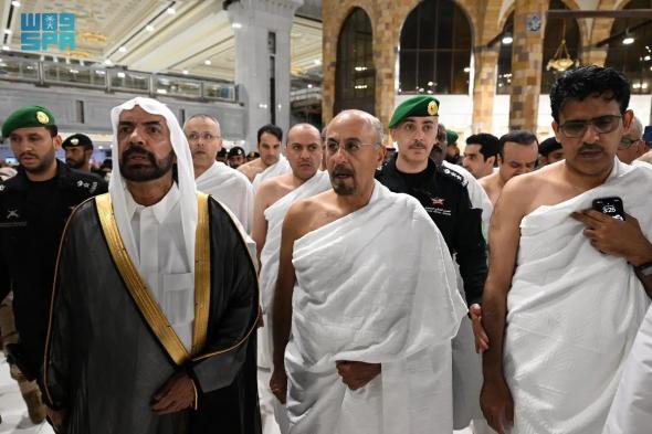 السعودية | رئيس مجلس الوزراء بدولة الكويت يؤدي مناسك العمرة
