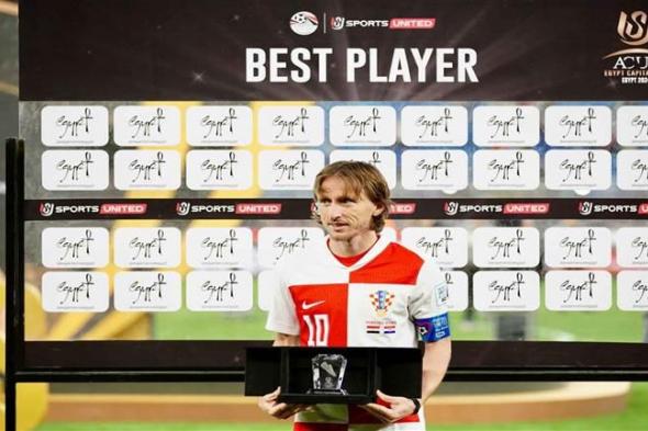 لوكا مودريتش يحصد جائزة أفضل لاعب في مباراة كرواتيا ومصر (صور)