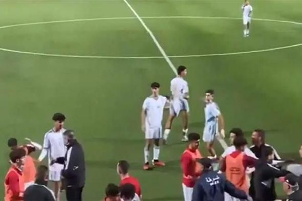 مدرب الجزائر يصفع لاعبيه.. ويعلق: "لاعبو المنتخب مثل أبنائي" (فيديو)