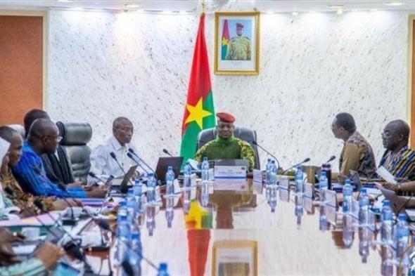 المجلس العسكري في بوركينا فاسو يمدد إجراءات الطوارئ لمكافحة الجهاديين