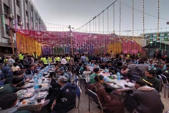 داخل خيمة رمضانية.. إفطار جماعي لـ1500 شخص بسوهاج (فيديو وصور)