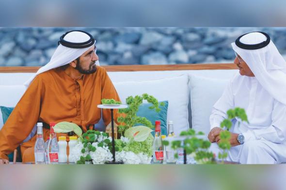 الامارات | محمد بن راشد يزور مجلس عبدالله المنصوري في دبي