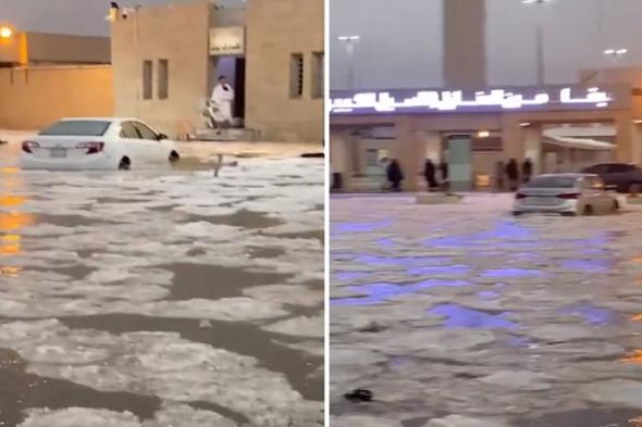 مياه الأمطار تغمر المركبات بـ ميقات السيل الكبير ..فيديو