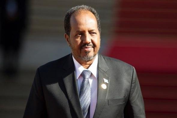الرئيس الصومالي يتفقد جبهات القتال