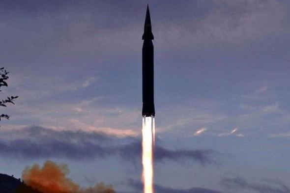 كوريا الشمالية تختبر صاروخاً باليستياً جديداً متوسط المدى