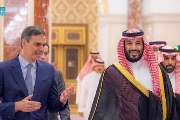 الخليج اليوم .. السعودية.. تحية رئيس الوزراء الإسباني للأمير محمد بن سلمان تثير تفاعلا كبيرا (صورة)