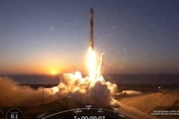 تكنولوجيا: صاروخ SpaceX يطلق 11 قمرا صناعيا جديدا