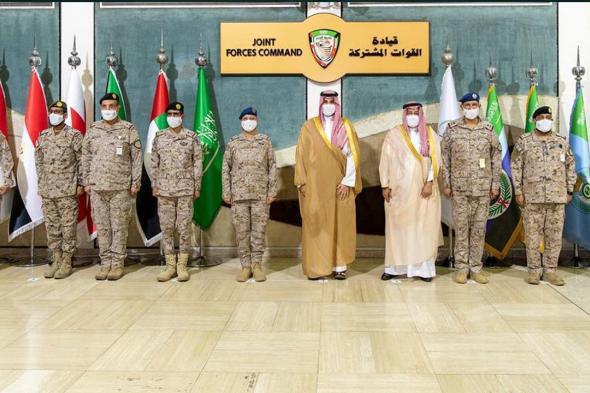 السعودية | قائد القوات المشتركة نائب رئيس هيئة الأركان العامة ينقل تحيات وتهاني سمو وزير الدفاع لرجال القوات المسلحة في الحد الجنوبي