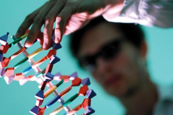 الامارات | اكتشاف متغير جيني يقلل من خطر "مرض لا دواء له"