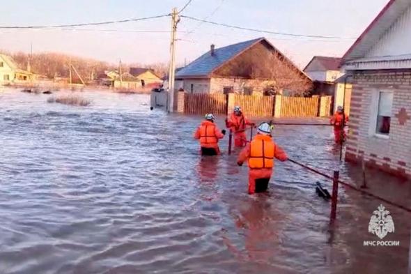 "الموقف يتفاقم".. إخلاء مناطق روسية جديدة بسبب الفيضانات