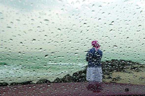 الامارات | دعا إلى توخّي الحذر "الأرصاد": أمطار مصحوبة بـ"برق رعد" من مساء اليوم حتى ظهر غدٍ