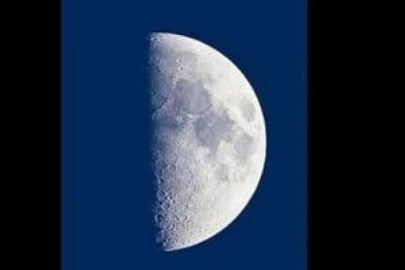 تكنولوجيا: نصف القمر مضاء بالكامل اليوم.. اعرف تفاصيل ظهوره فى السماء