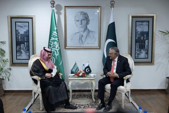السعودية | وزير الخارجية يلتقي وزير خارجية باكستان