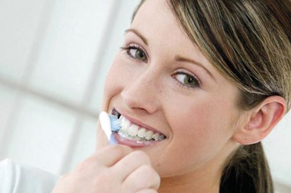 الامارات | احذر من تنظيف الأسنان بالفرشاة في هذه الحالات