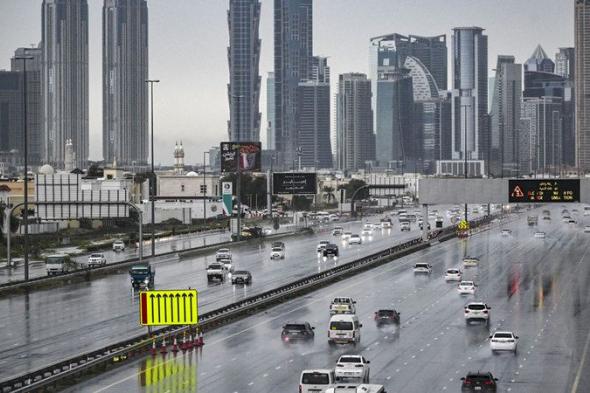 الامارات | شرطة دبي توفر مساعدة فورية للمتضررين من الأمطار