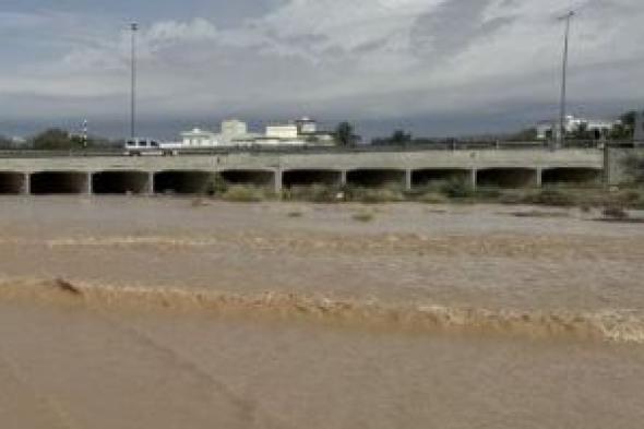 الأمطار الغزيرة بسلطنة عمان تتسبب فى فيضان عدد من السدود